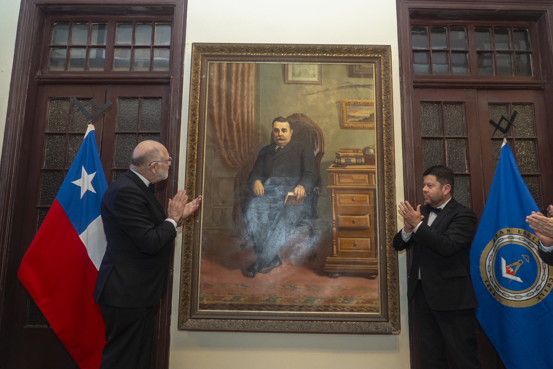 La Masonería porteña  re-instala  retrato del Gran Maestro Buenaventura Cádiz Patiño