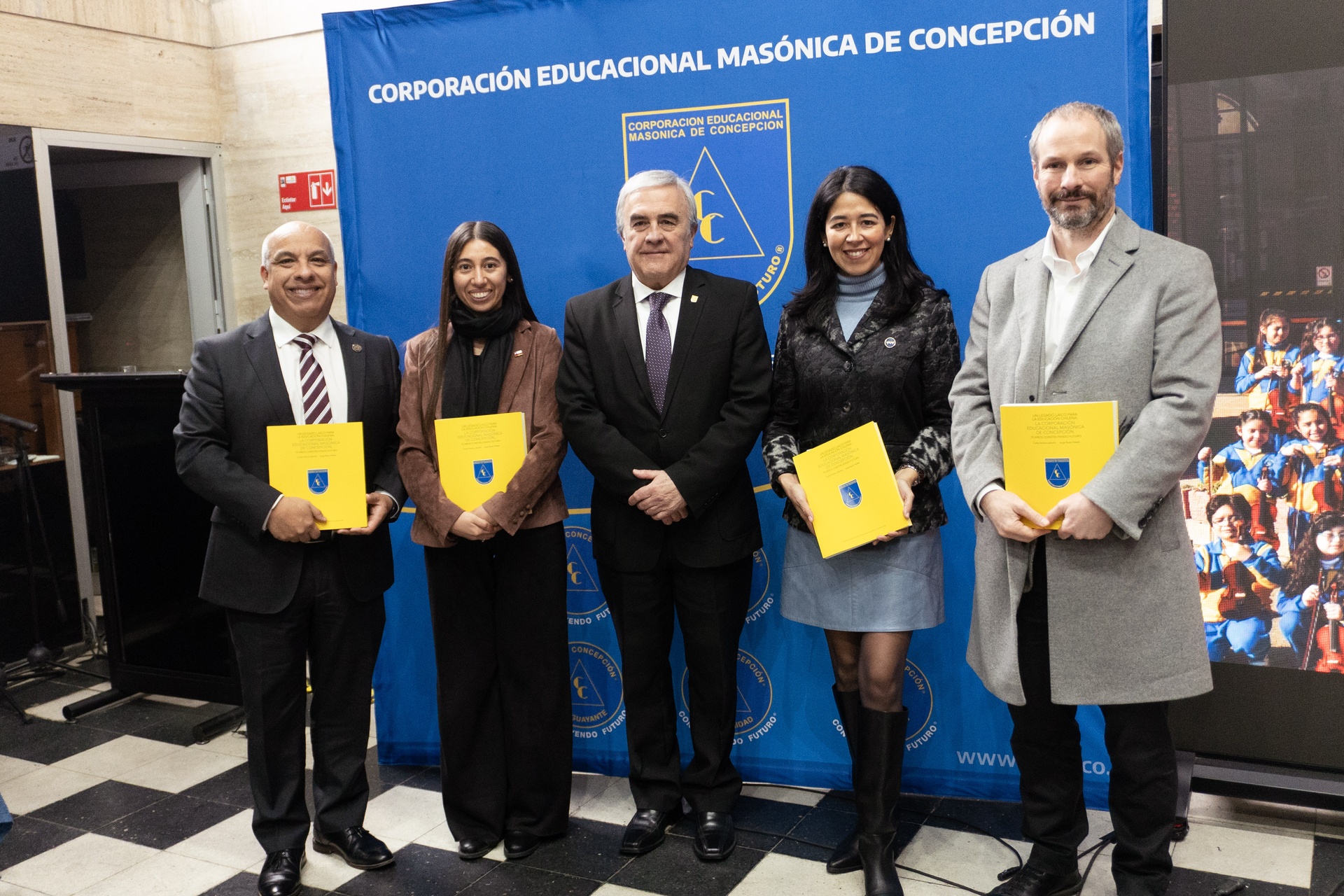 COEMCO presentó libro que rescata sus 70 años de historia