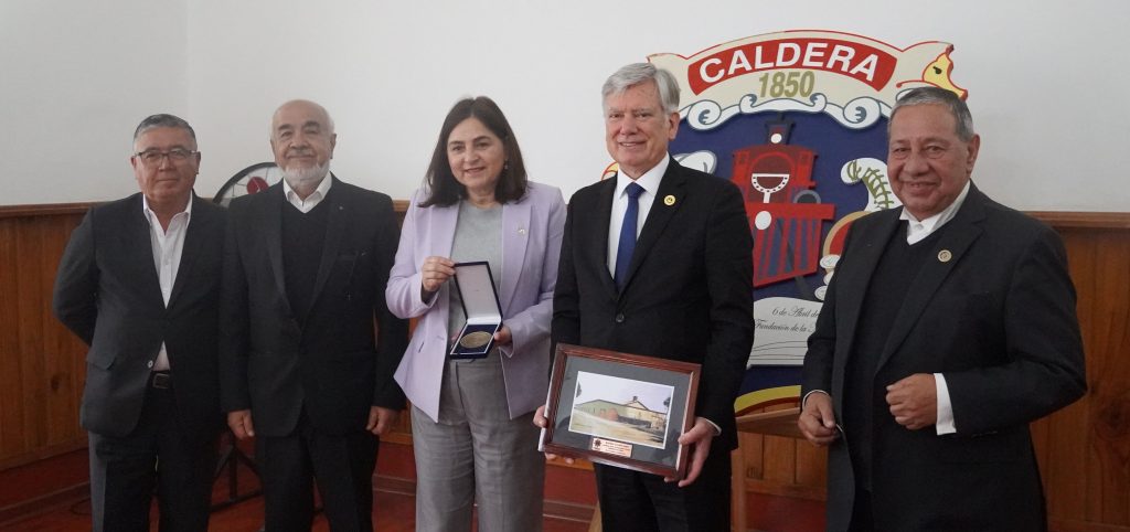 Gran Maestro de la Gran Logia de Chile realiza visita a Caldera